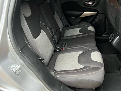 Used 2018 Jeep Cherokee Latitude image 17