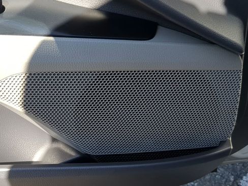 Used 2018 Toyota Camry SE w/ Moonroof Package FWD image 13