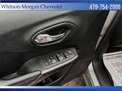 Used 2020 Jeep Cherokee Latitude Plus image 12