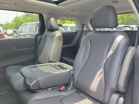 New 2026 Kia Carnival SX w/ SX Dark Edition Package FWD image 18