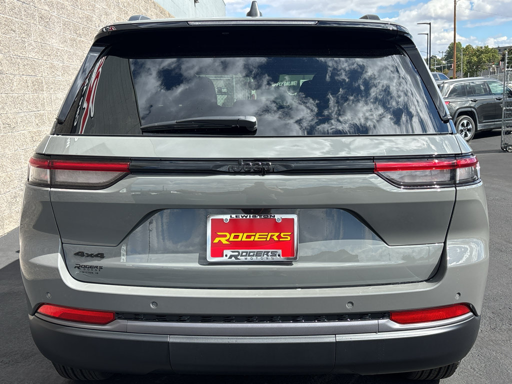 New 2027 Jeep Grand Cherokee Altitude AWD/4WD image 7
