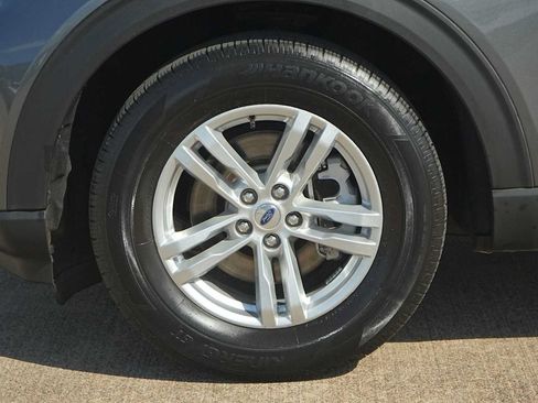 Used 2023 Ford Explorer XLT w/ Equipment Group 202A RWD image 7