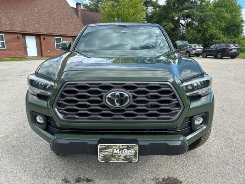 Used 2022 Toyota Tacoma TRD Off-Road w/ TRD Premium Off Road Package AWD/4WD image 8