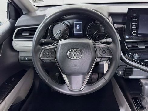 Used 2022 Toyota Camry SE FWD image 16