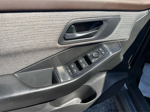 Used 2023 Nissan Rogue S AWD/4WD image 7