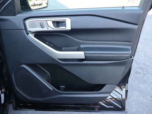 Used 2021 Ford Explorer Limited w/ Equipment Group 301A AWD/4WD image 37