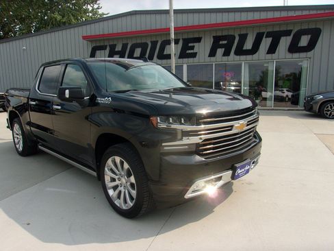 Used 2019 Chevrolet Silverado 1500 High Country w/ Technology Package AWD/4WD image 1