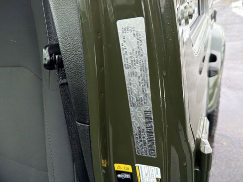 Used 2021 Jeep Gladiator Willys image 28