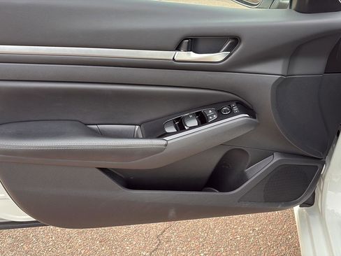 Used 2023 Nissan Altima 2.5 SV image 12