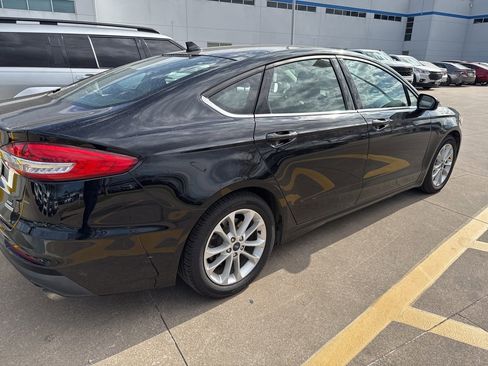 Used 2019 Ford Fusion SE image 4