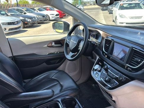 Used 2020 Chrysler Voyager Lxi image 24