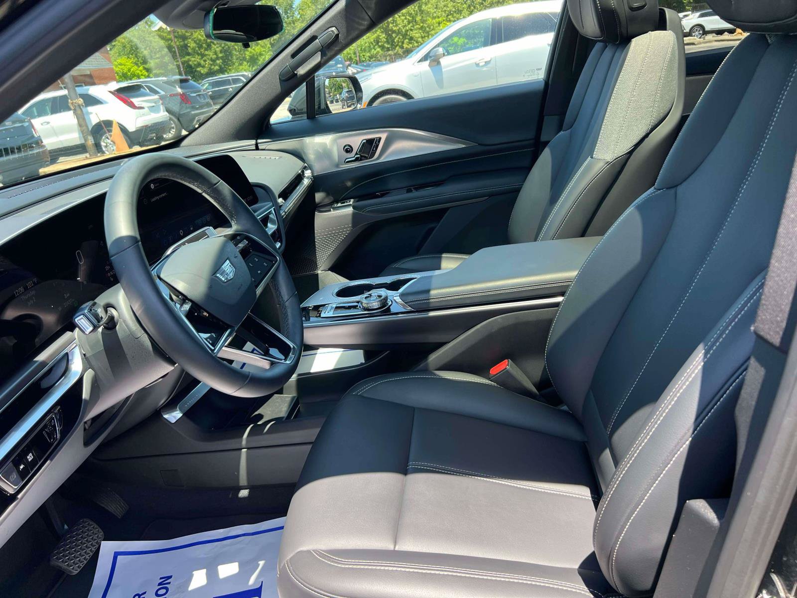 Used 2024 Cadillac Lyriq Tech AWD/4WD image 12
