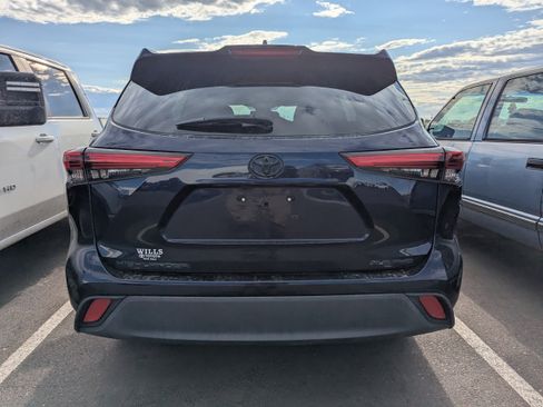 Used 2021 Toyota Highlander XLE AWD/4WD image 5