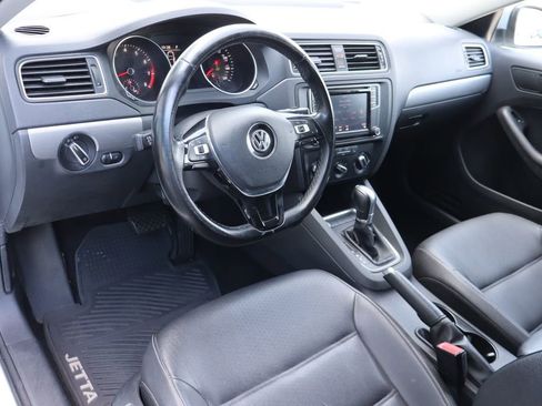 Used 2018 Volkswagen Jetta SE FWD image 5