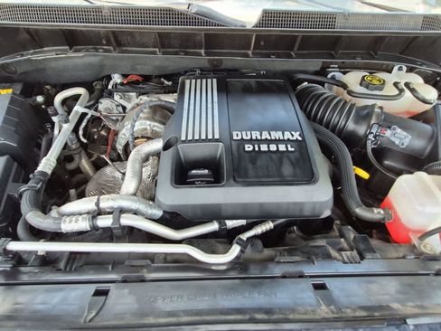 Used 2023 Chevrolet Silverado 1500 LT AWD/4WD image 29