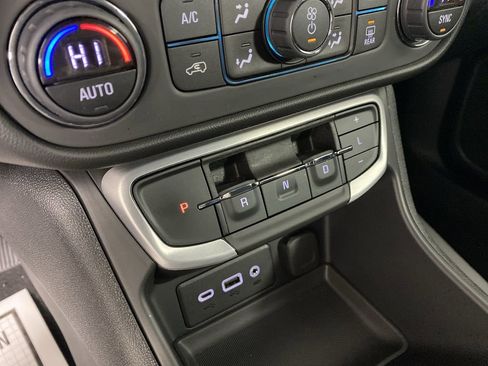 Used 2022 GMC Terrain SLE w/ Driver Convenience Package image 19