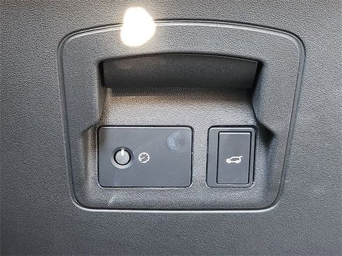 Used 2025 Land Rover Range Rover Velar Dynamic SE image 20