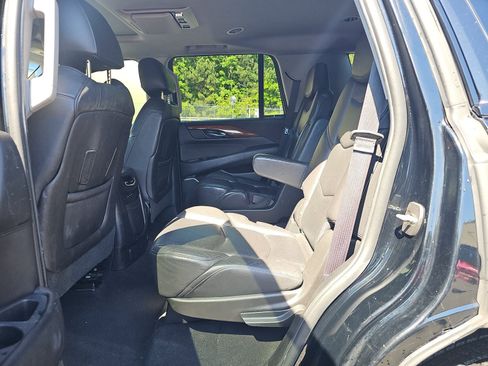 Used 2018 Cadillac Escalade Luxury AWD/4WD image 13