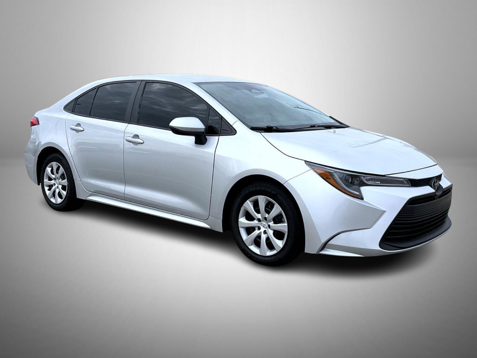 Used 2024 Toyota Corolla LE FWD image 4