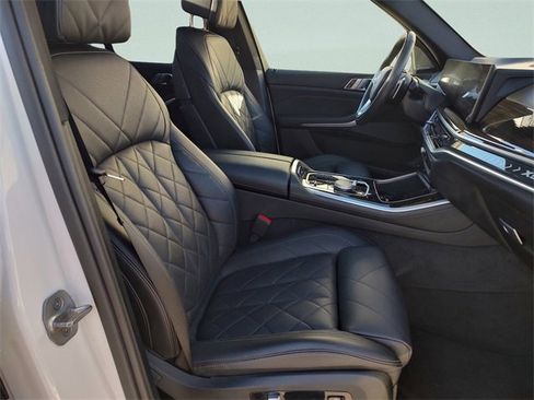 Used 2024 BMW X5 xDrive50e image 31