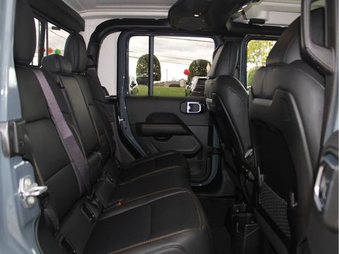 New 2025 Jeep Gladiator Sport image 28