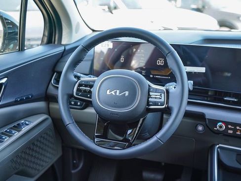 New 2026 Kia Carnival EX FWD image 17