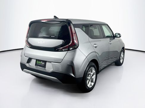Used 2025 Kia Soul LX w/ LX Technology Package FWD image 9