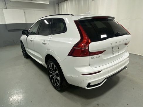 Used 2025 Volvo XC60 B5 Plus image 2