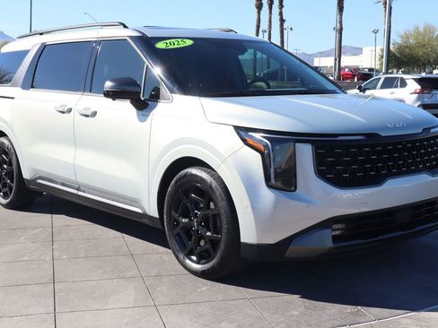 Used 2025 Kia Carnival SX Prestige image 3