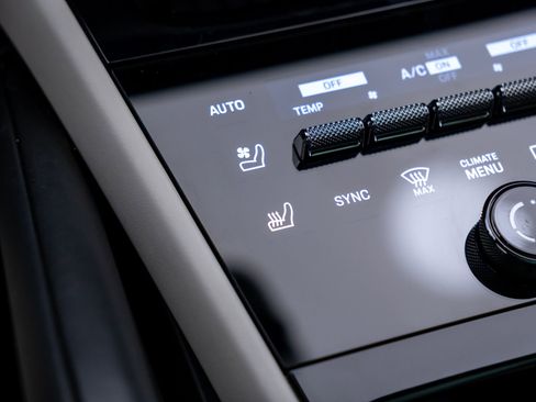 Certified 2025 Porsche Cayenne Coupe AWD/4WD image 29