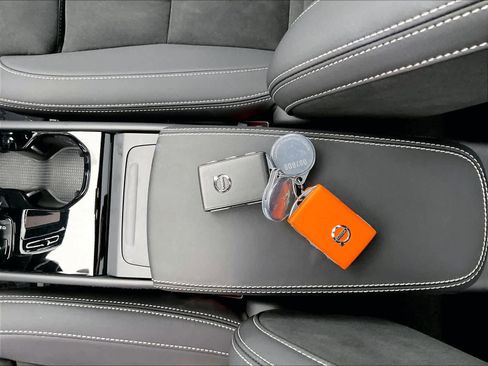 Used 2023 Volvo XC40 Recharge Ultimate w/ Protection Package Premier image 14