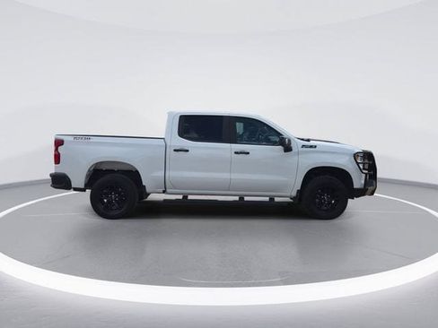 Used 2024 Chevrolet Silverado 1500 LT Trail Boss w/ Convenience Package II AWD/4WD image 9