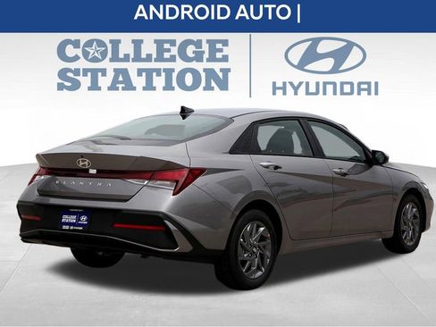 Used 2024 Hyundai Elantra SEL image 8