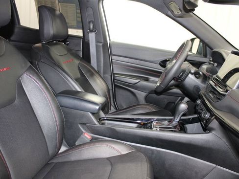 Used 2025 Jeep Compass Trailhawk image 31