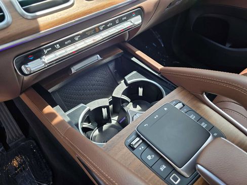Used 2026 Mercedes-Benz GLS 450 4MATIC image 35