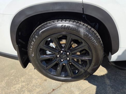 New 2026 Toyota Highlander Platinum image 13