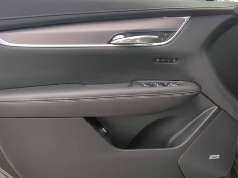 Used 2025 Cadillac XT6 Luxury image 10