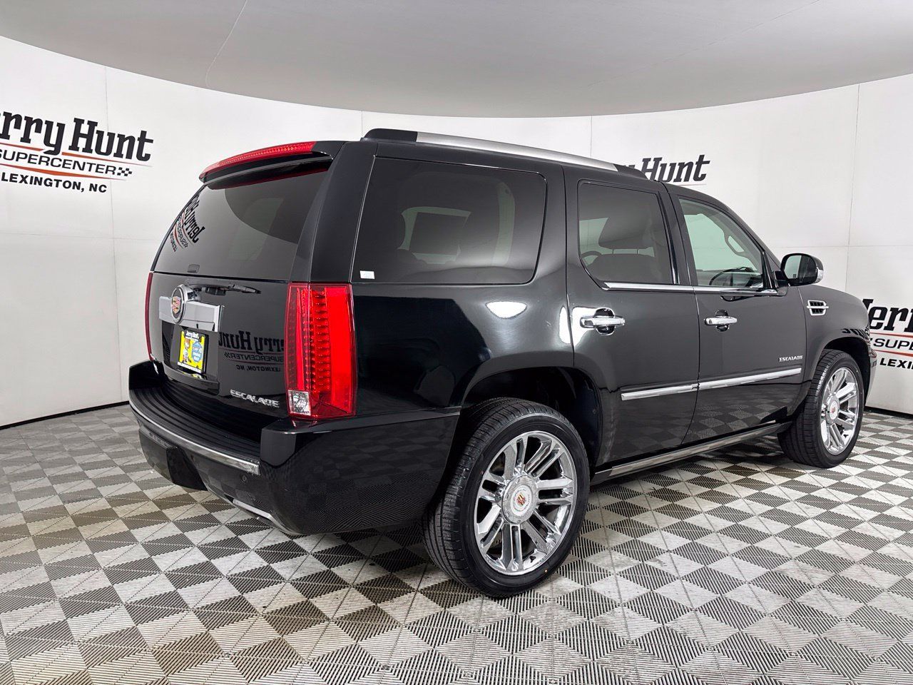 Used 2014 Cadillac Escalade Platinum AWD/4WD image 4