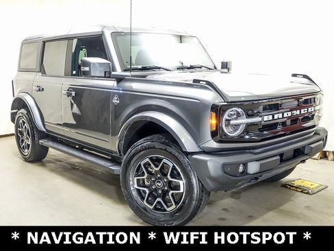 Used 2022 Ford Bronco Outer Banks image 2