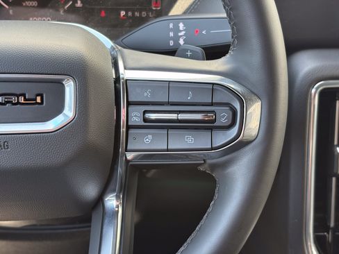 Used 2025 GMC Yukon XL Denali AWD/4WD image 17