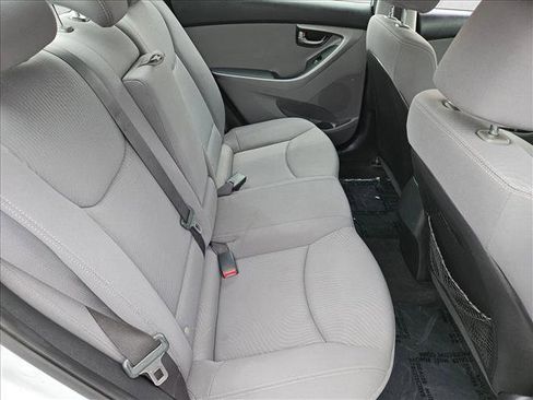 Used 2015 Hyundai Elantra SE FWD image 23