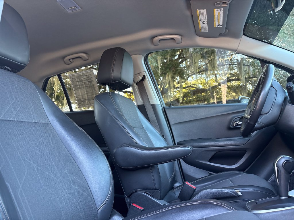 Used 2022 Chevrolet Trax LT w/ LT Convenience Package FWD image 25