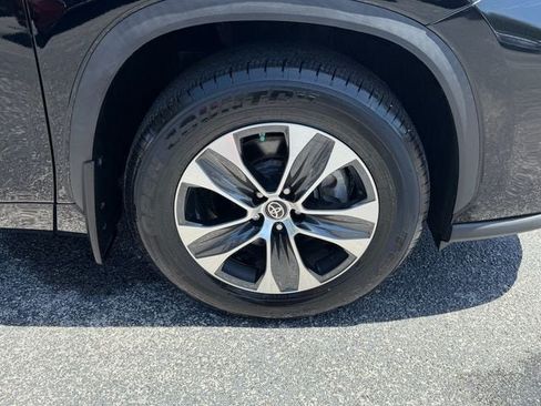Used 2023 Toyota Highlander XLE FWD image 19