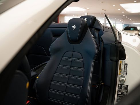 Used 2024 Ferrari Roma Spider image 10