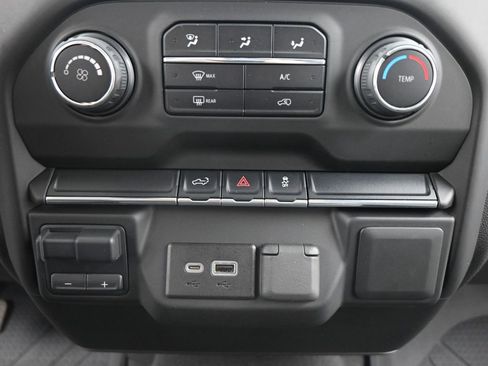 Used 2022 Chevrolet Silverado 2500 Custom w/ Custom Convenience Package image 13