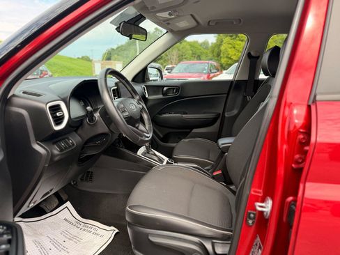 Used 2023 Hyundai Venue Limited FWD image 10