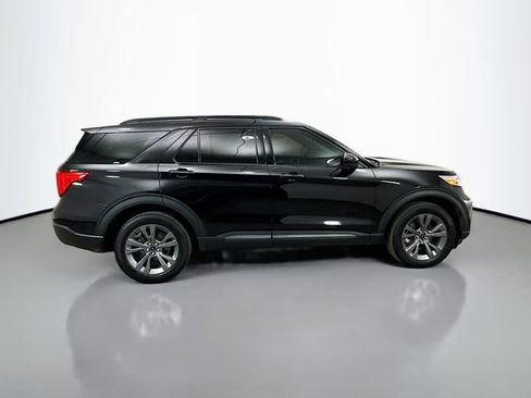 Used 2022 Ford Explorer XLT w/ Equipment Group 202A image 8