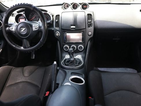 Used 2014 Nissan 370Z Coupe RWD image 2