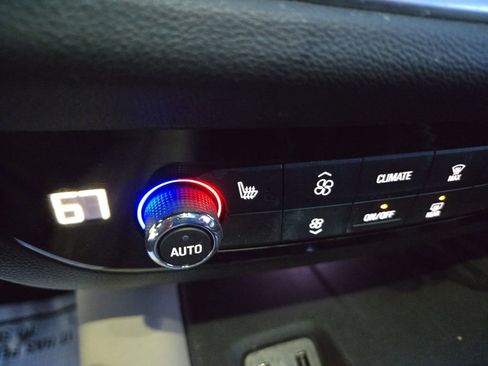 Used 2019 Buick Enclave Essence image 24