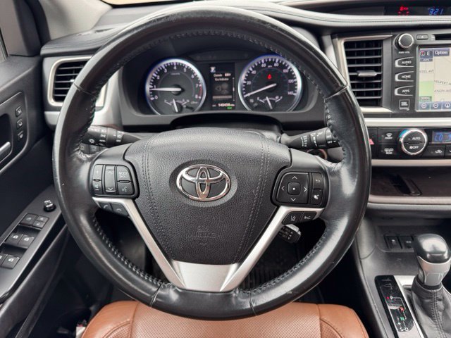 Used 2017 Toyota Highlander Limited AWD/4WD image 18
